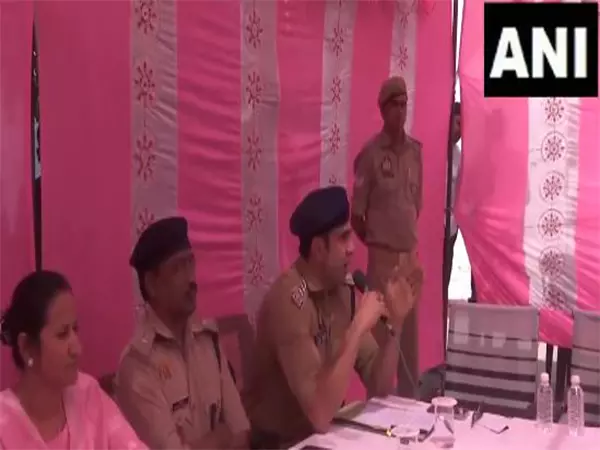 UP: आगामी त्योहारों की व्यवस्था पर चर्चा के लिए संभल में शांति समिति की बैठक हुई UP: आगामी त्योहारों की व्यवस्था पर चर्चा के लिए संभल में शांति समिति की बैठक हुई