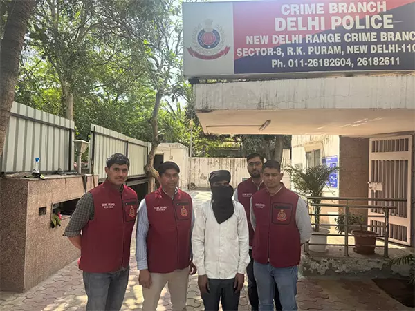 Delhi:1996 के हत्या, बलात्कार और डकैती के मामले में भगोड़े राज कुमार गिरफ्तार Delhi:1996 के हत्या, बलात्कार और डकैती के मामले में भगोड़े राज कुमार गिरफ्तार