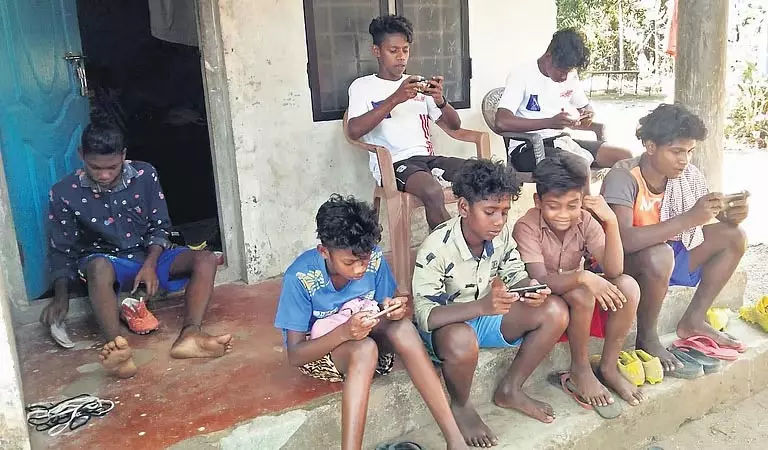 मोबाइल गेमिंग एक खतरा: आरएसएस सांसद सर्वेक्षण मोबाइल गेमिंग एक खतरा: आरएसएस सांसद सर्वेक्षण