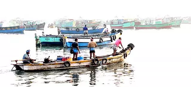 रामेश्वरम के 11 मछुआरे गिरफ्तार रामेश्वरम के 11 मछुआरे गिरफ्तार