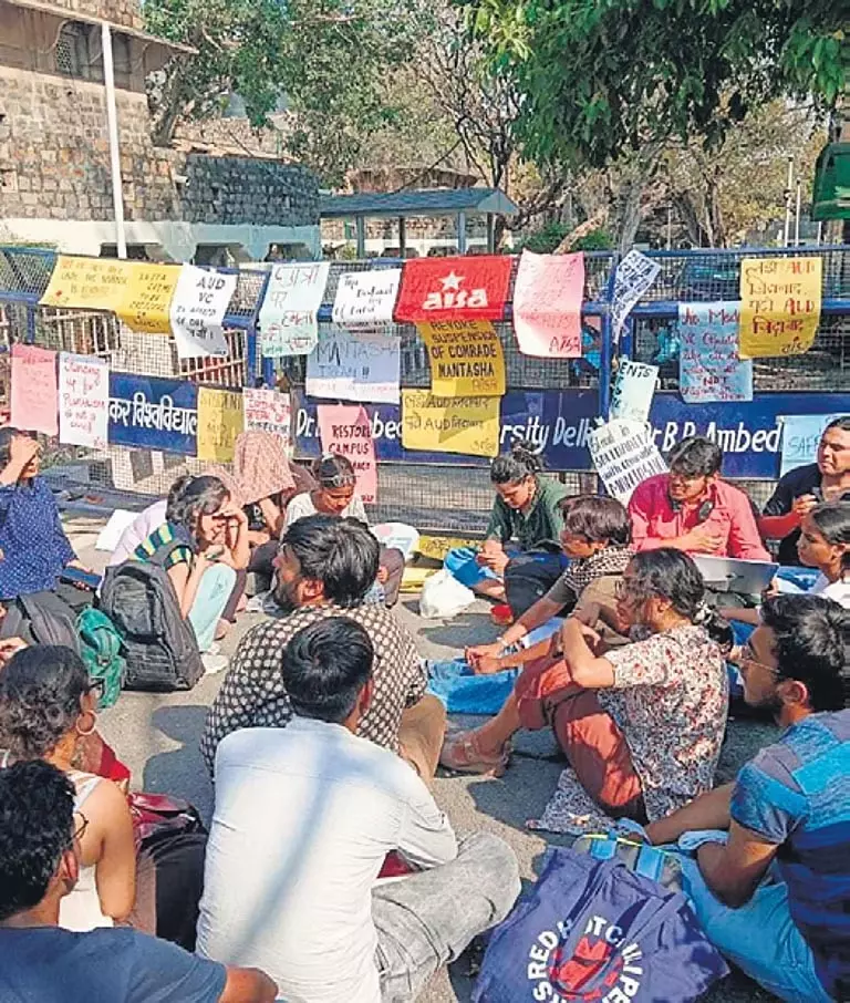 अंबेडकर विश्वविद्यालय ने प्रशासनिक ब्लॉक के पास विरोध प्रदर्शन पर रोक लगाई अंबेडकर विश्वविद्यालय ने प्रशासनिक ब्लॉक के पास विरोध प्रदर्शन पर रोक लगाई