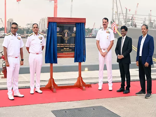नौसेना प्रमुख ने Kochi में नई उत्तरी जेटी का उद्घाटन किया नौसेना प्रमुख ने Kochi में नई उत्तरी जेटी का उद्घाटन किया