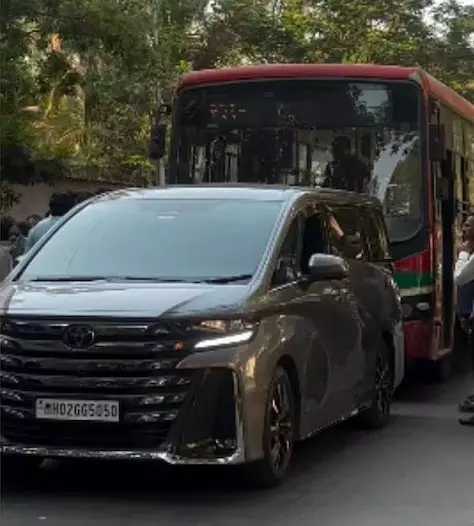 Aishwarya Rai: दुर्घटना के बाद सुरक्षित हैं, फिर अमिताभ बच्चन के बाउंसर ने बस ड्राइवर को क्यों मारा थप्पड़ Aishwarya Rai: दुर्घटना के बाद सुरक्षित हैं, फिर अमिताभ बच्चन के बाउंसर ने बस ड्राइवर को क्यों मारा थप्पड़