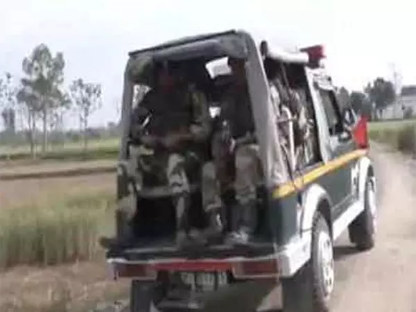 Kathua में कुछ आतंकवादियों के देखे जाने के बाद गोलीबारी की खबर Kathua में कुछ आतंकवादियों के देखे जाने के बाद गोलीबारी की खबर