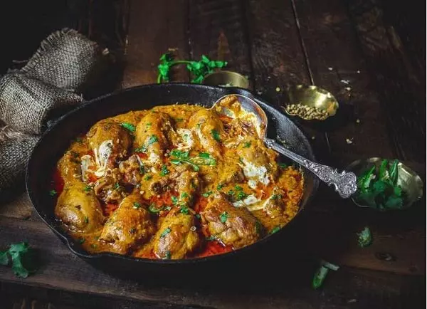 Recipe : घर पर आसानी से बनाएं ये टेस्टी हांडी चिकन Recipe : घर पर आसानी से बनाएं ये टेस्टी हांडी चिकन