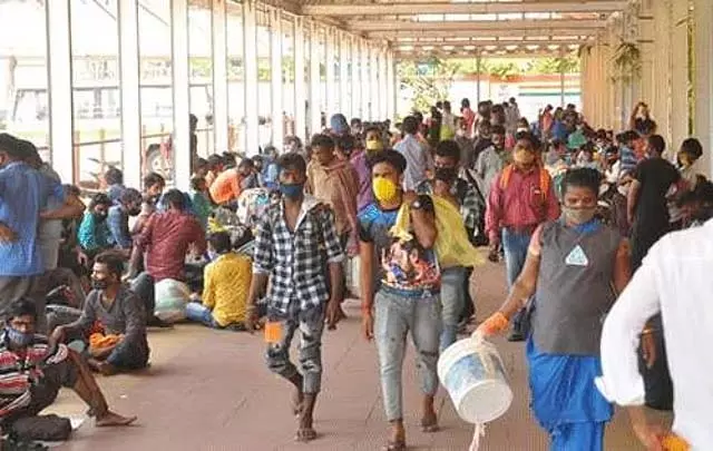 चेन्नई सेंट्रल रेलवे स्टेशन पर बच्चों को बचाया गया; बाल तस्करी गिरोह गिरफ्तार चेन्नई सेंट्रल रेलवे स्टेशन पर बच्चों को बचाया गया; बाल तस्करी गिरोह गिरफ्तार