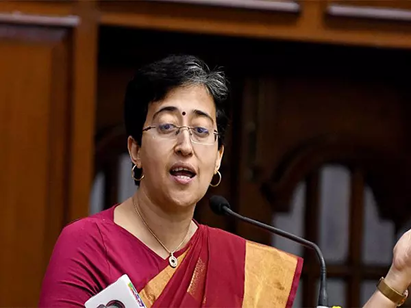 Atishi ने दिल्ली विधानसभा में कानून-व्यवस्था के मुद्दों पर चर्चा को खारिज करने का डबल इंजन सरकार पर आरोप लगाया Atishi ने दिल्ली विधानसभा में कानून-व्यवस्था के मुद्दों पर चर्चा को खारिज करने का डबल इंजन सरकार पर आरोप लगाया