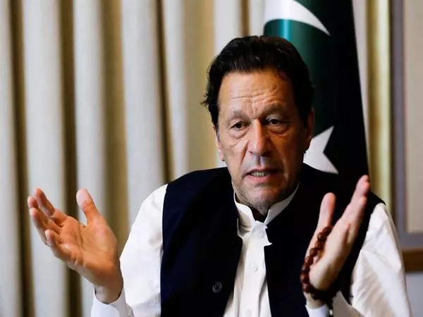 Imran Khan ने बलूचिस्तान संकट, कूटनीतिक विफलताओं, न्यायिक अतिक्रमण पर पाकिस्तान सरकार की आलोचना की Imran Khan ने बलूचिस्तान संकट, कूटनीतिक विफलताओं, न्यायिक अतिक्रमण पर पाकिस्तान सरकार की आलोचना की