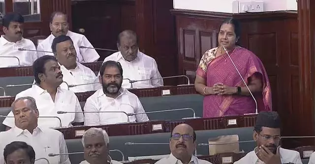 वक्फ बिल के खिलाफ प्रस्ताव के विरोध में BJP का वाकआउट वक्फ बिल के खिलाफ प्रस्ताव के विरोध में BJP का वाकआउट