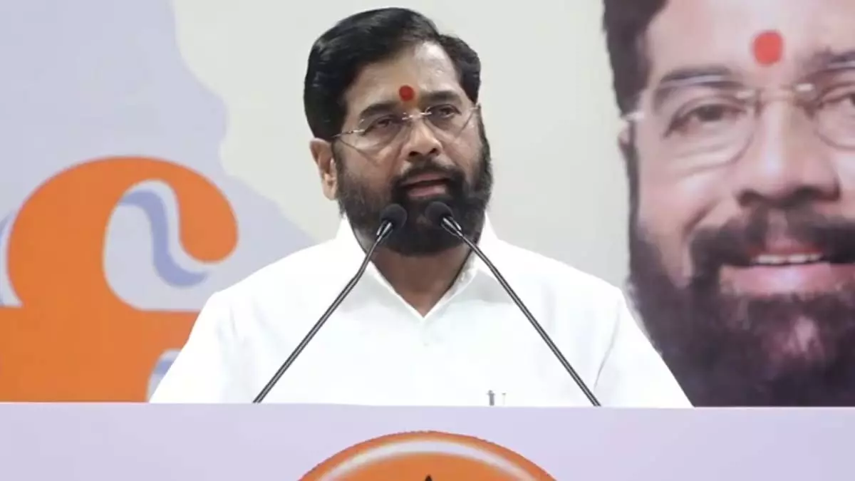 Maharashtra: उपमुख्यमंत्री ने मुंबई को अवैध होर्डिंग्स और बैनरों से मुक्त करने का संकल्प लिया Maharashtra: उपमुख्यमंत्री ने मुंबई को अवैध होर्डिंग्स और बैनरों से मुक्त करने का संकल्प लिया