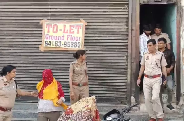 Kaithal: अवैध स्पा और मसाज सेंटरों पर पुलिस की रेड, चार लड़कियां व तीन लड़के गिरफ्तार Kaithal: अवैध स्पा और मसाज सेंटरों पर पुलिस की रेड, चार लड़कियां व तीन लड़के गिरफ्तार