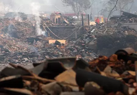 दक्षिण कोरिया के दक्षिण-पूर्व में जंगल में लगी आग, 24 लोगों की मौत दक्षिण कोरिया के दक्षिण-पूर्व में जंगल में लगी आग, 24 लोगों की मौत