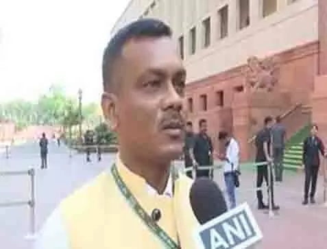 पश्चिम बंगाल में कानून-व्यवस्था नहीं है: BJP नेता के घर पर हमले पर BJP सांसद मनोज तिग्गा पश्चिम बंगाल में कानून-व्यवस्था नहीं है: BJP नेता के घर पर हमले पर BJP सांसद मनोज तिग्गा