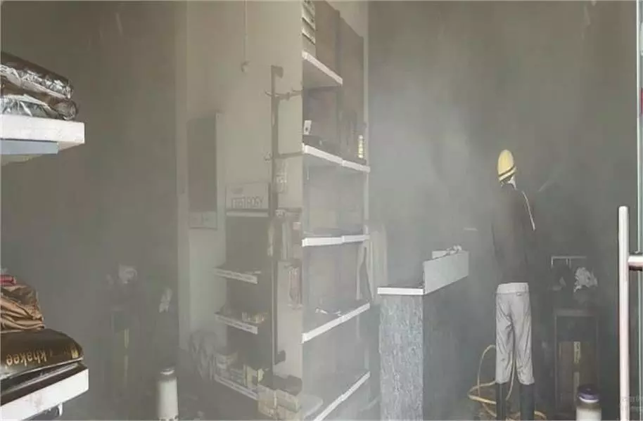 Haryana : आग लगने से गारमेंट की दुकान जलकर खाक, लाखों रुपए का नुकसान Haryana : आग लगने से गारमेंट की दुकान जलकर खाक, लाखों रुपए का नुकसान