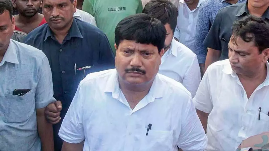 Bengal: भाजपा नेता अर्जुन सिंह के घर के बाहर बम फेंका गया, गोलीबारी जारी Bengal: भाजपा नेता अर्जुन सिंह के घर के बाहर बम फेंका गया, गोलीबारी जारी