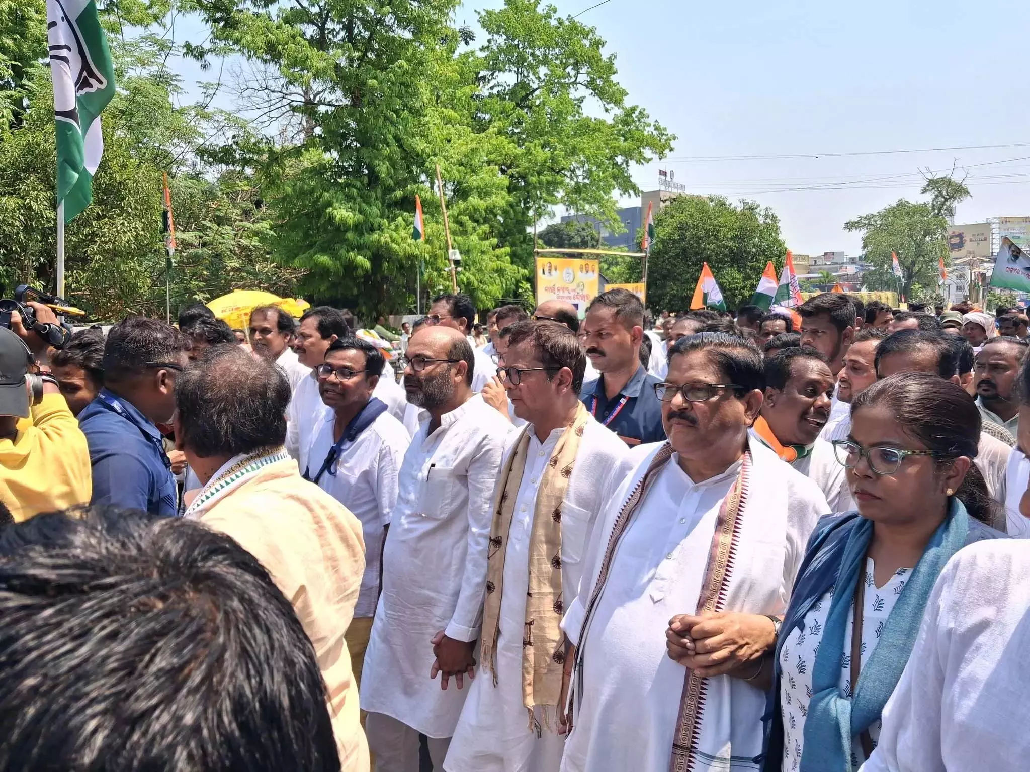 Odisha: कांग्रेस ने महिला सुरक्षा मुद्दे पर विधानसभा का घेराव करने के लिए भुवनेश्वर में रैली निकाली Odisha: कांग्रेस ने महिला सुरक्षा मुद्दे पर विधानसभा का घेराव करने के लिए भुवनेश्वर में रैली निकाली