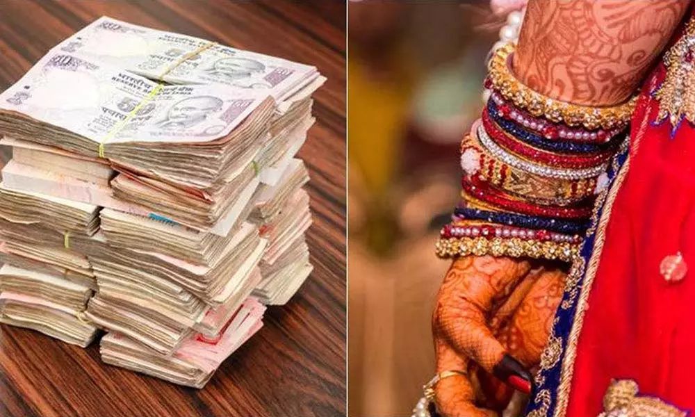 Bengaluru: दहेज उत्पीड़न और हत्या के प्रयास के आरोप में पुलिस सब-इंस्पेक्टर फरार Bengaluru: दहेज उत्पीड़न और हत्या के प्रयास के आरोप में पुलिस सब-इंस्पेक्टर फरार