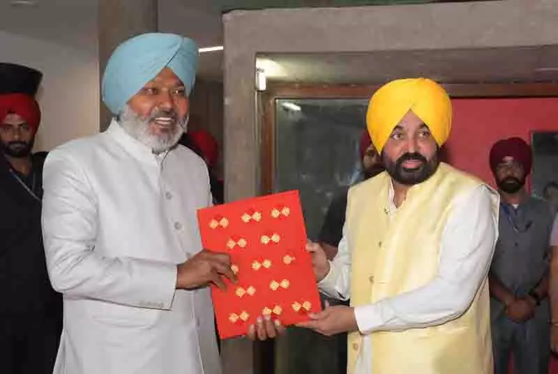 Punjab: महिलाओं को मासिक भत्ता देने का चुनाव पूर्व वादा जल्द पूरा करेंगे Punjab: महिलाओं को मासिक भत्ता देने का चुनाव पूर्व वादा जल्द पूरा करेंगे