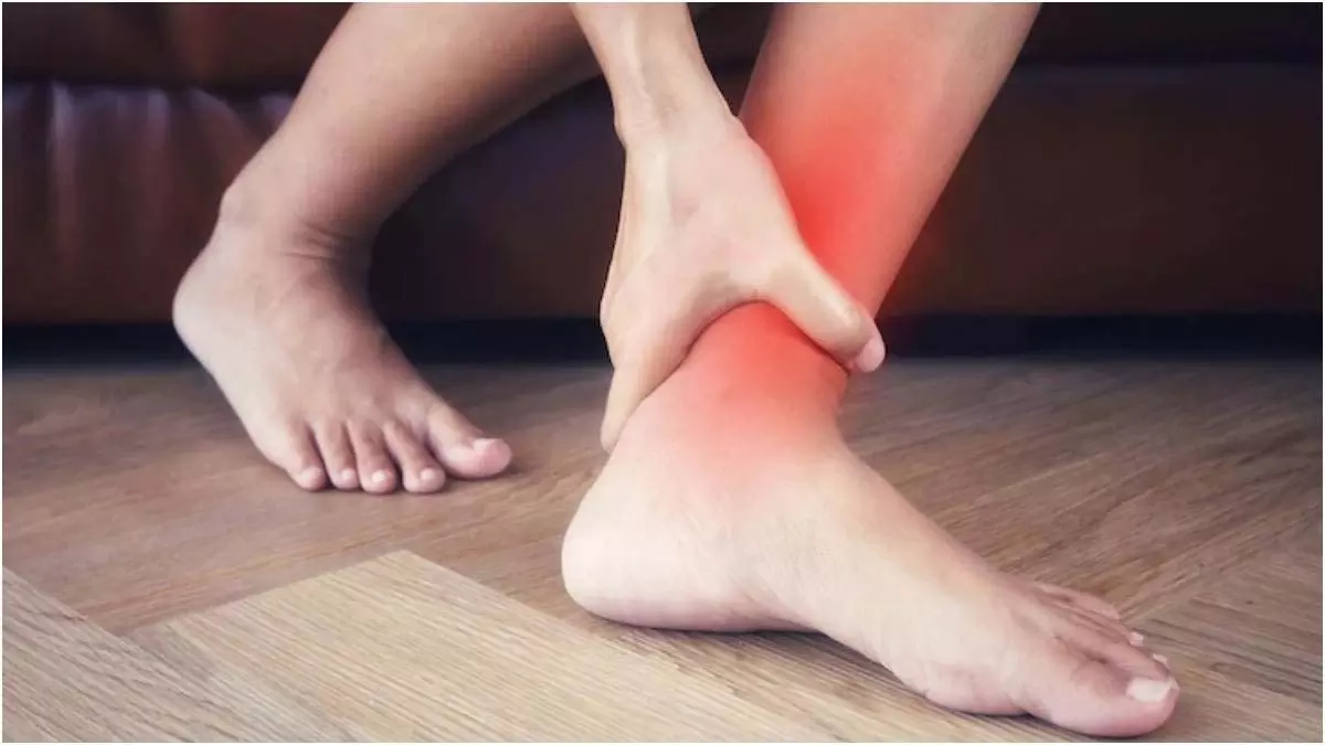 Health : हाथों-पैरों में अक्सर दर्द: गंभीर बीमारी का संकेत? Health : हाथों-पैरों में अक्सर दर्द: गंभीर बीमारी का संकेत?