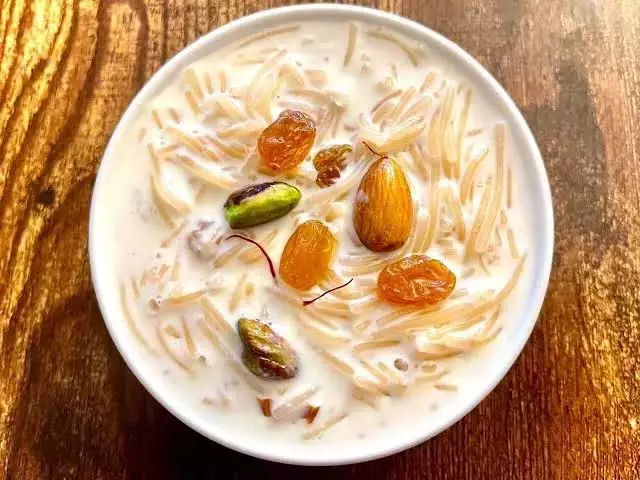 Eid 2025 : ईद पर बनाए स्पेशल मीठी सेवई Eid 2025 : ईद पर बनाए स्पेशल मीठी सेवई