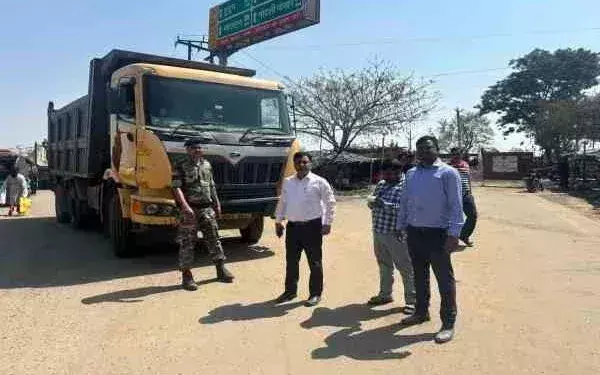 Ranchi: परिवहन विभाग की सघन जांच, 32 वाहनों पर जुर्माना 6 जब्त Ranchi: परिवहन विभाग की सघन जांच, 32 वाहनों पर जुर्माना 6 जब्त
