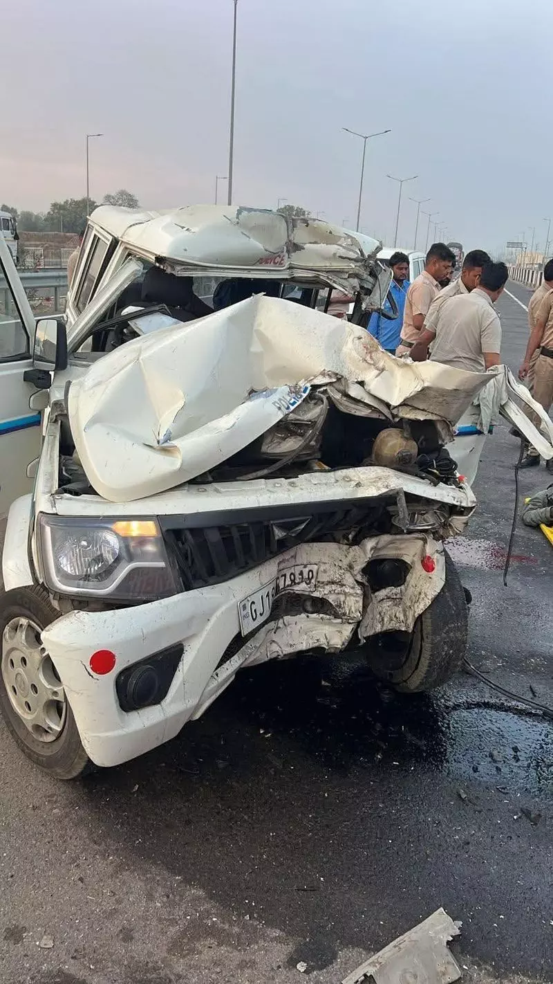 सिरसा हाईवे दुर्घटना में गुजरात के तीन पुलिसकर्मियों की मौत, Punjab का एएसआई घायल सिरसा हाईवे दुर्घटना में गुजरात के तीन पुलिसकर्मियों की मौत, Punjab का एएसआई घायल