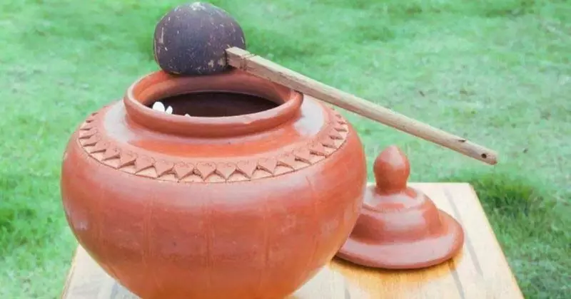 Summer Season : गर्मियों में मटके का पानी पीने से पहले जानें ये महत्वपूर्ण बातें Summer Season : गर्मियों में मटके का पानी पीने से पहले जानें ये महत्वपूर्ण बातें