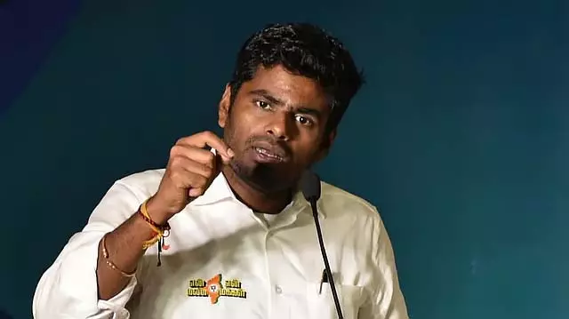 तमिलनाडु में AIADMK-भाजपा गठबंधन?: पलानीस्वामी के बाद अमित शाह अन्नामलाई से दिल्ली पहुंचे तमिलनाडु में AIADMK-भाजपा गठबंधन?: पलानीस्वामी के बाद अमित शाह अन्नामलाई से दिल्ली पहुंचे