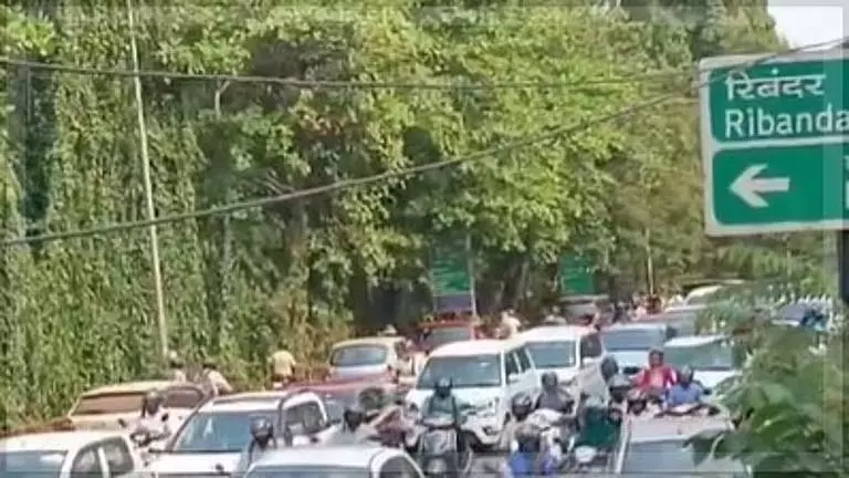 नया Mandovi पुल बंद होने से यातायात बाधित: 5 अप्रैल तक वैकल्पिक मार्गों की घोषणा नया Mandovi पुल बंद होने से यातायात बाधित: 5 अप्रैल तक वैकल्पिक मार्गों की घोषणा