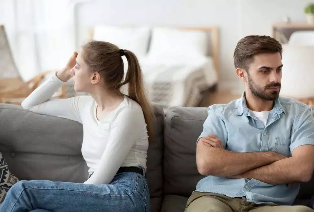 Relationship : कपल्स में कम्युनिकेशन गैप: क्या है असली वजह? Relationship : कपल्स में कम्युनिकेशन गैप: क्या है असली वजह?