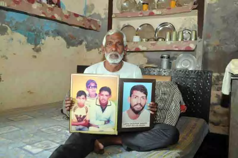 Punjab: एक व्यथित पिता की नशीली दवाओं के खतरे को जड़ से खत्म करने की अपील Punjab: एक व्यथित पिता की नशीली दवाओं के खतरे को जड़ से खत्म करने की अपील