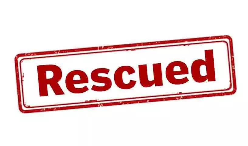 Mancherial में ट्रक के केबिन में फंसे ड्राइवर को पुलिस ने बचाया Mancherial में ट्रक के केबिन में फंसे ड्राइवर को पुलिस ने बचाया