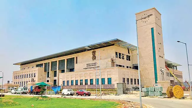 Andhra HC: क्या आप अवैध निर्माण पर आंखें मूंद लेंगे Andhra HC: क्या आप अवैध निर्माण पर आंखें मूंद लेंगे