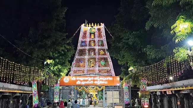 Andhra: श्रीशैलम में आज से उगादी उत्सव शुरू Andhra: श्रीशैलम में आज से उगादी उत्सव शुरू