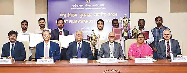 Andhra: चार तेलुगु लोगों ने मानवाधिकार लघु फिल्म प्रतियोगिता में पुरस्कार जीते Andhra: चार तेलुगु लोगों ने मानवाधिकार लघु फिल्म प्रतियोगिता में पुरस्कार जीते