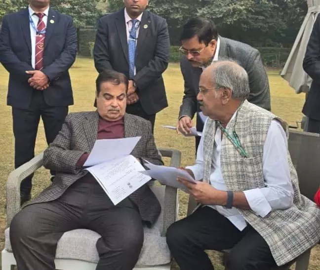 नितिन गडकरी से मिले सांसद बृजमोहन, सड़क निर्माण से जुड़े लंबित प्रकरणों के शीघ्र निराकरण की मांग नितिन गडकरी से मिले सांसद बृजमोहन, सड़क निर्माण से जुड़े लंबित प्रकरणों के शीघ्र निराकरण की मांग