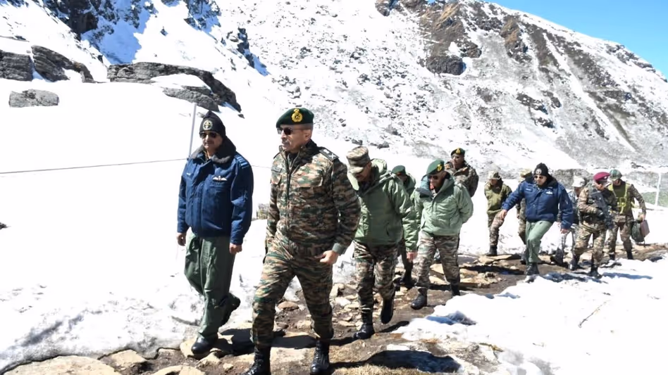 Sikkim : वरिष्ठ सैन्य अधिकारियों ने डोका ला में परिचालन तैयारियों की समीक्षा की Sikkim : वरिष्ठ सैन्य अधिकारियों ने डोका ला में परिचालन तैयारियों की समीक्षा की