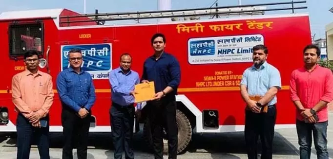 DC कठुआ ने अग्निशमन एवं आपातकालीन सेवा विभाग को फायर टेंडर सौंपा DC कठुआ ने अग्निशमन एवं आपातकालीन सेवा विभाग को फायर टेंडर सौंपा