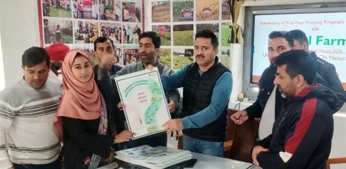Jammu: प्राकृतिक खेती पर प्रशिक्षण संपन्न Jammu: प्राकृतिक खेती पर प्रशिक्षण संपन्न