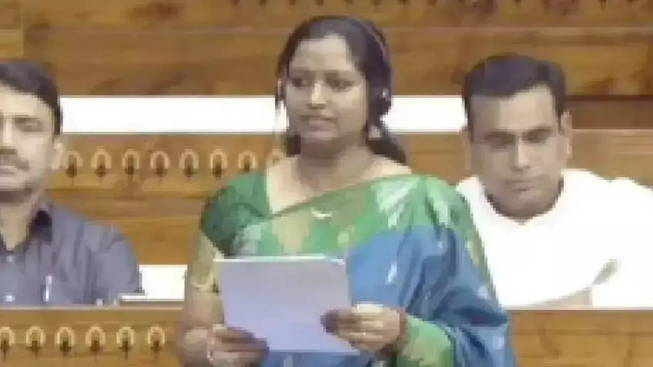 Telangana: काव्या ने टीजी में सहकारी विश्वविद्यालय का सैटेलाइट कैंपस स्थापित करने की वकालत की Telangana: काव्या ने टीजी में सहकारी विश्वविद्यालय का सैटेलाइट कैंपस स्थापित करने की वकालत की
