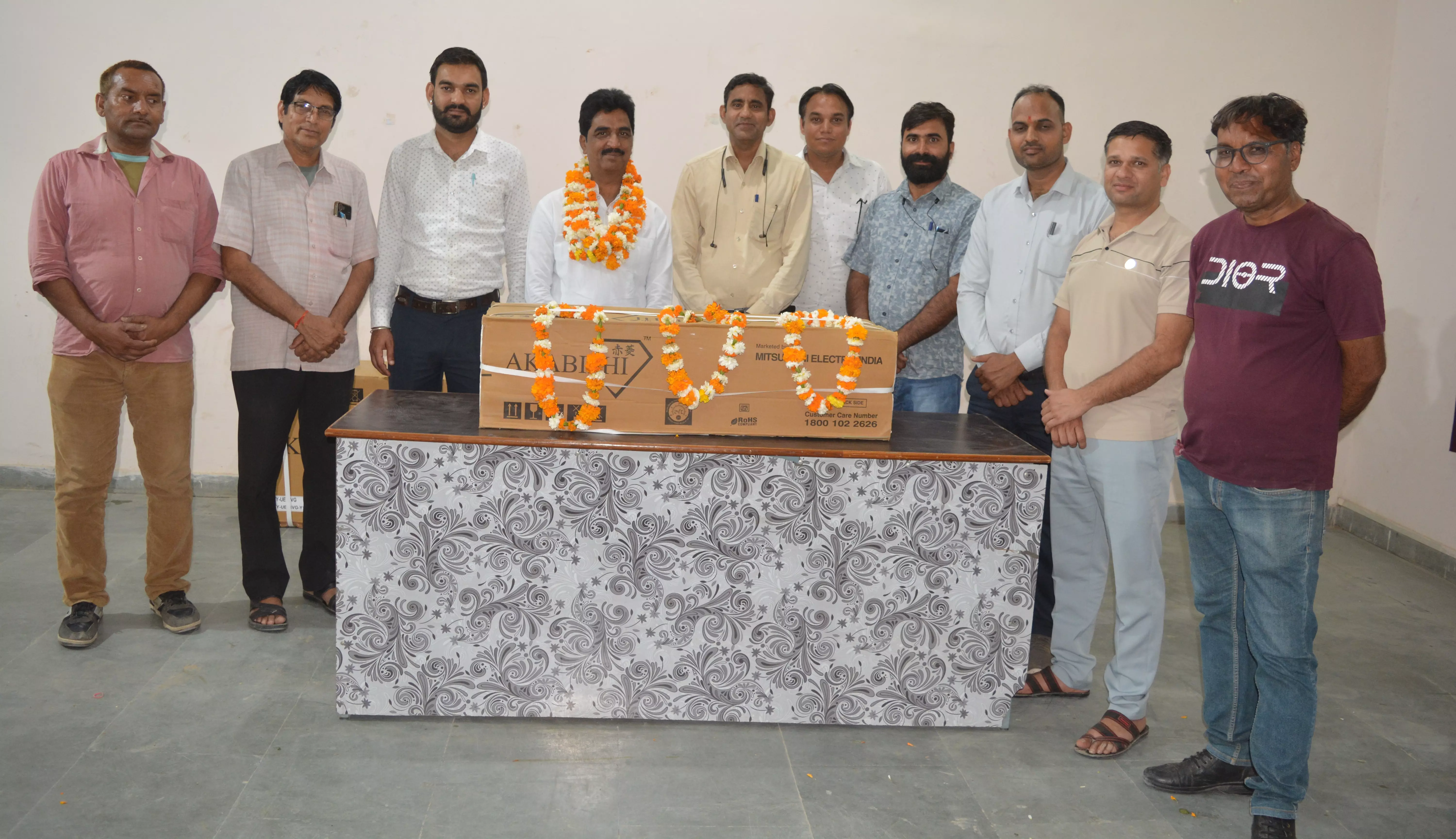 Churu: सूचना केंद्र में किया एयर कंडीशनर भेंट Churu: सूचना केंद्र में किया एयर कंडीशनर भेंट