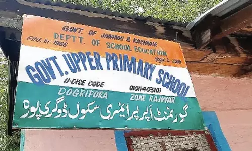 UPS डोगरीपोरा में आवास और स्टाफ की कमी से गुणवत्तापूर्ण शिक्षा प्रभावित