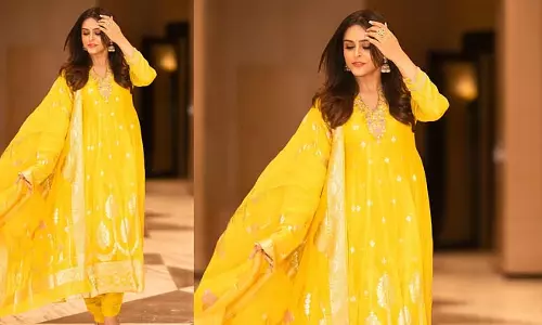 Suit For Office: ऑफिस के लिए प्रिंटेड सूट चाहिए तो इन अभिनेत्रियों के लुक पर डालें एक नजर Suit For Office: ऑफिस के लिए प्रिंटेड सूट चाहिए तो इन अभिनेत्रियों के लुक पर डालें एक नजर