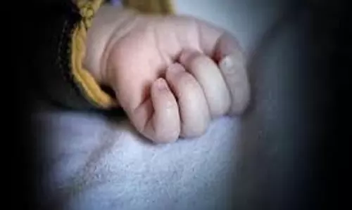 Up News: पानी से भरे टब में दो साल की बच्ची की मौत