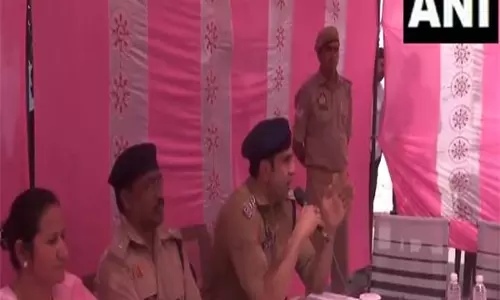 UP: आगामी त्योहारों की व्यवस्था पर चर्चा के लिए संभल में शांति समिति की बैठक हुई UP: आगामी त्योहारों की व्यवस्था पर चर्चा के लिए संभल में शांति समिति की बैठक हुई