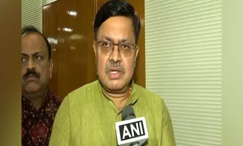 Odisha minister ने विधानसभा के बाहर हुई झड़पों के लिए विपक्ष पर निशाना साधा Odisha minister ने विधानसभा के बाहर हुई झड़पों के लिए विपक्ष पर निशाना साधा