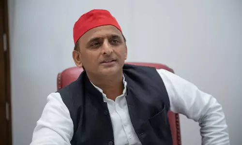 गौशाला निर्माण पर अखिलेश ने कर दी दुर्गंध फैलाने की टिप्पणी, भड़की बीजेपी