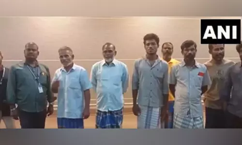 श्रीलंका की जेल से रिहा हुए 7 मछुआरे Chennai पहुंचे श्रीलंका की जेल से रिहा हुए 7 मछुआरे Chennai पहुंचे