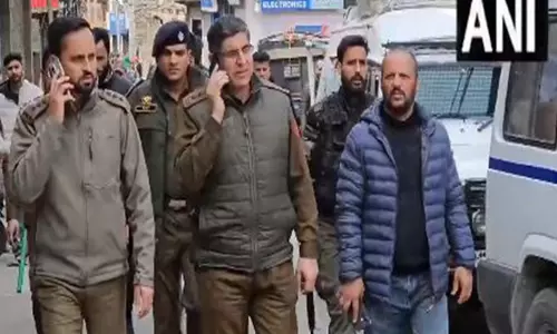 Police ने अनंतनाग में प्रतिबंधित आतंकी संगठनों से जुड़े ठिकानों पर छापेमारी की Police ने अनंतनाग में प्रतिबंधित आतंकी संगठनों से जुड़े ठिकानों पर छापेमारी की