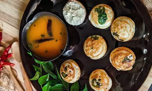 Sooji Appe Recipe: नाश्ते में सर्व करें स्वादिष्ट सूजी के अप्पे, बनाने की विधि है आसान Sooji Appe Recipe: नाश्ते में सर्व करें स्वादिष्ट सूजी के अप्पे, बनाने की विधि है आसान